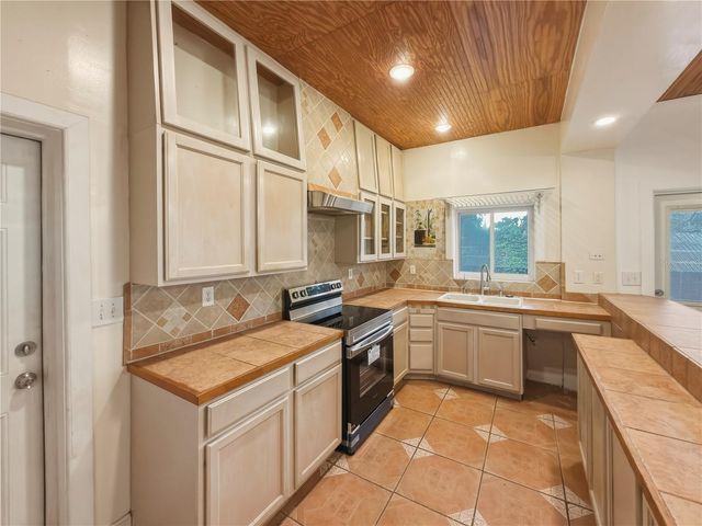 211 E 131ST AVENUE, Tampa, FL 33612