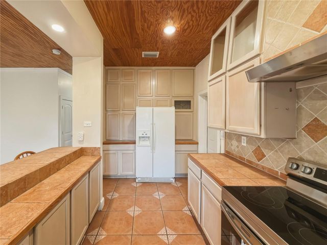 211 E 131ST AVENUE, Tampa, FL 33612