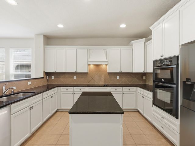 2731 Safe Harbor Drive, Lewisville, TX 75056