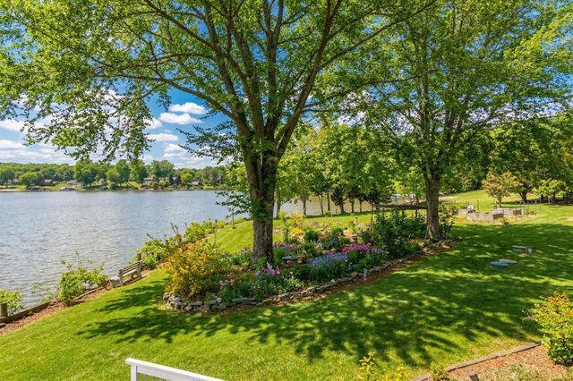 1743 N LAKESHORE DR, Louisa, VA 23093