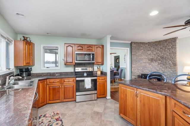 1743 N LAKESHORE DR, Louisa, VA 23093