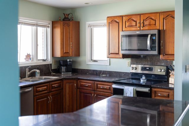 1743 N LAKESHORE DR, Louisa, VA 23093