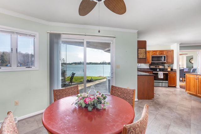 1743 N LAKESHORE DR, Louisa, VA 23093