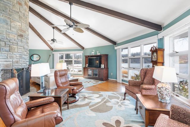 1743 N LAKESHORE DR, Louisa, VA 23093