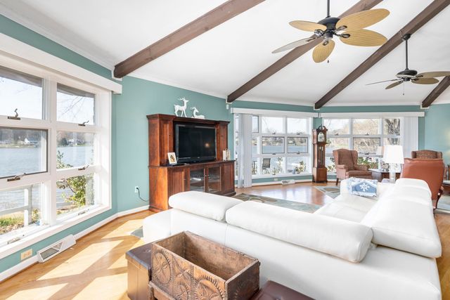 1743 N LAKESHORE DR, Louisa, VA 23093