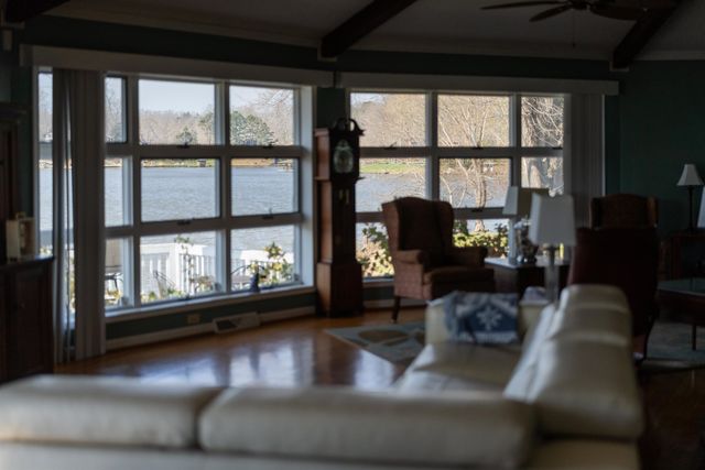 1743 N LAKESHORE DR, Louisa, VA 23093