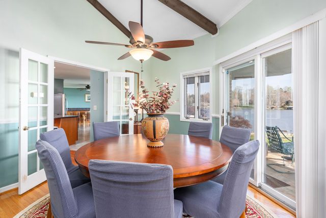 1743 N LAKESHORE DR, Louisa, VA 23093