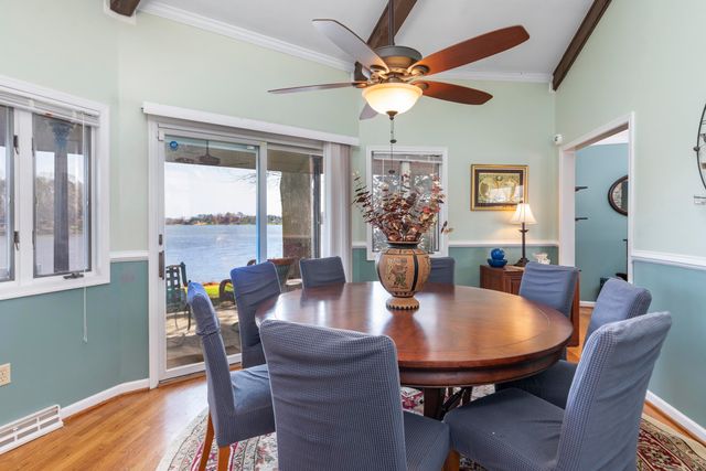 1743 N LAKESHORE DR, Louisa, VA 23093