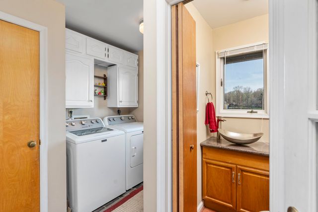 1743 N LAKESHORE DR, Louisa, VA 23093