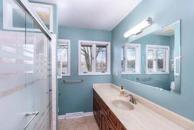 1743 N LAKESHORE DR, Louisa, VA 23093