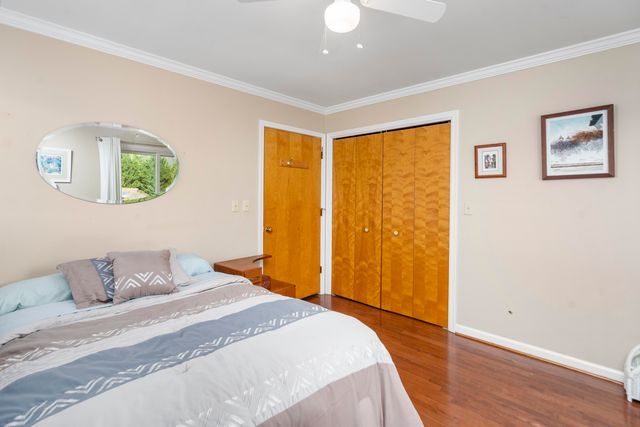 1743 N LAKESHORE DR, Louisa, VA 23093
