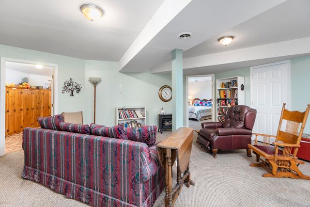 1743 N LAKESHORE DR, Louisa, VA 23093