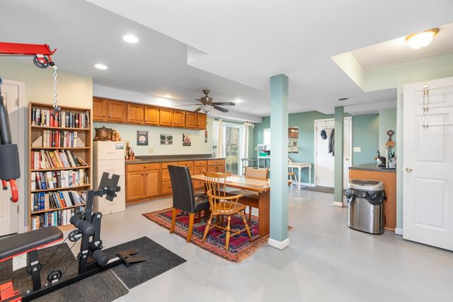 1743 N LAKESHORE DR, Louisa, VA 23093