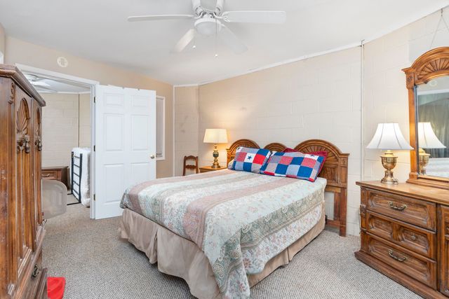 1743 N LAKESHORE DR, Louisa, VA 23093