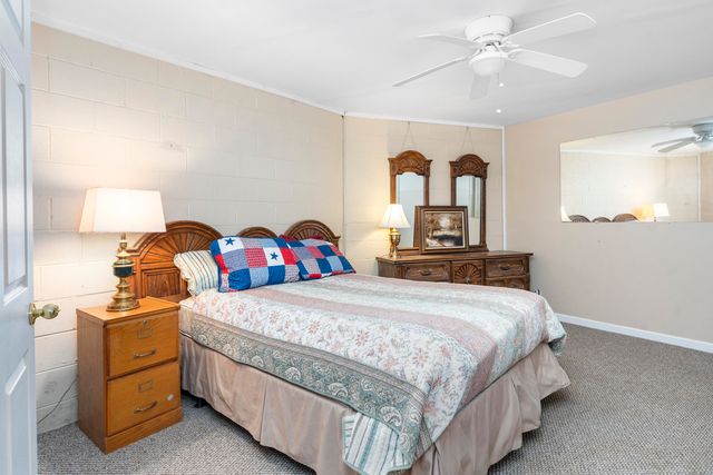 1743 N LAKESHORE DR, Louisa, VA 23093