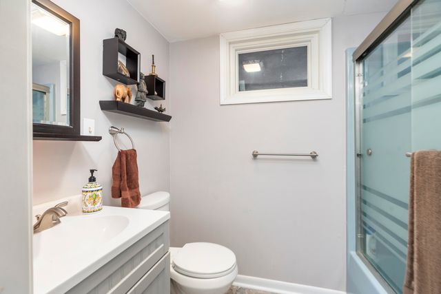 1743 N LAKESHORE DR, Louisa, VA 23093