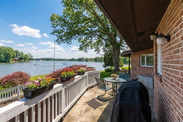 1743 N LAKESHORE DR, Louisa, VA 23093