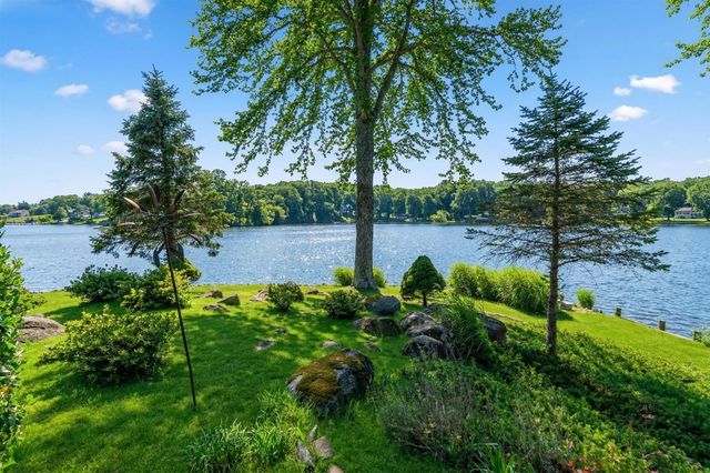 1743 N LAKESHORE DR, Louisa, VA 23093