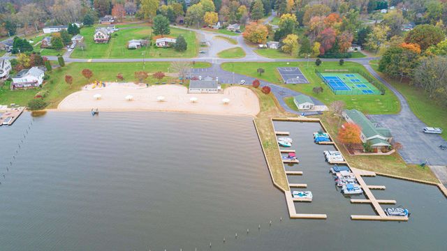 1743 N LAKESHORE DR, Louisa, VA 23093