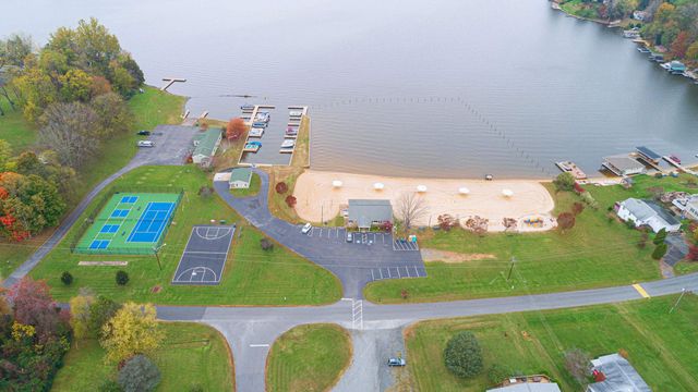 1743 N LAKESHORE DR, Louisa, VA 23093