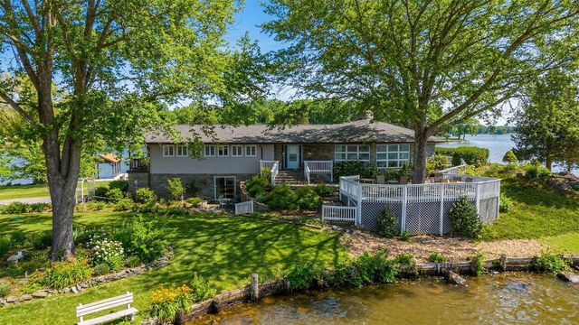 1743 N LAKESHORE DR, Louisa, VA 23093