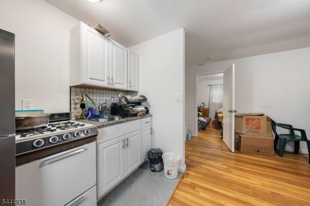 434 Richmond St, Elizabeth City, NJ 07202