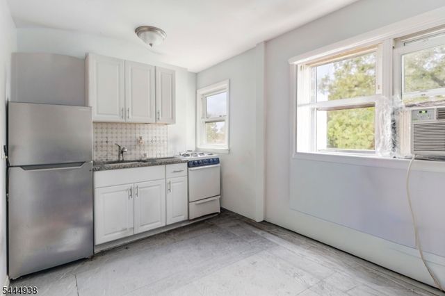 434 Richmond St, Elizabeth City, NJ 07202