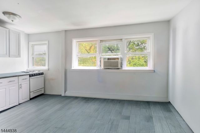 434 Richmond St, Elizabeth City, NJ 07202