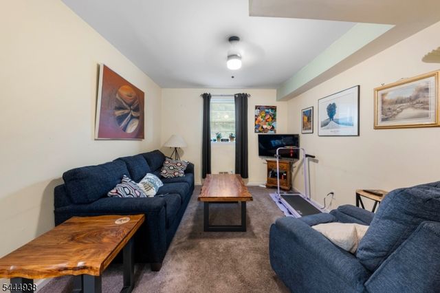 434 Richmond St, Elizabeth City, NJ 07202