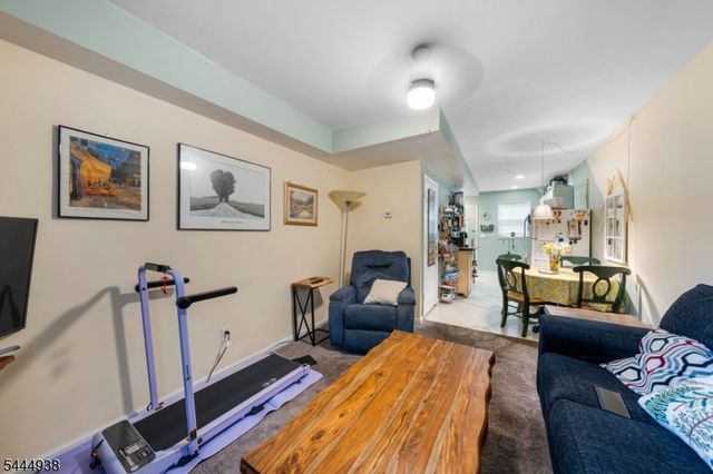 434 Richmond St, Elizabeth City, NJ 07202