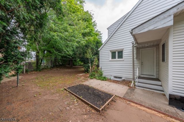 434 Richmond St, Elizabeth City, NJ 07202