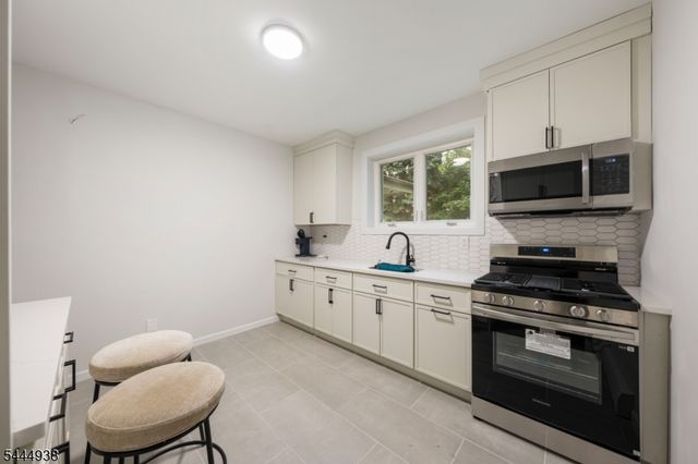 434 Richmond St, Elizabeth City, NJ 07202