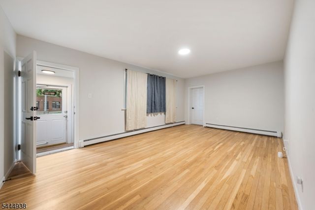 434 Richmond St, Elizabeth City, NJ 07202