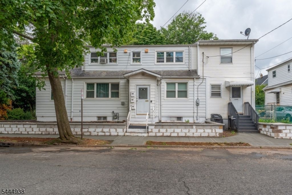 434 Richmond St, Elizabeth City, NJ 07202
