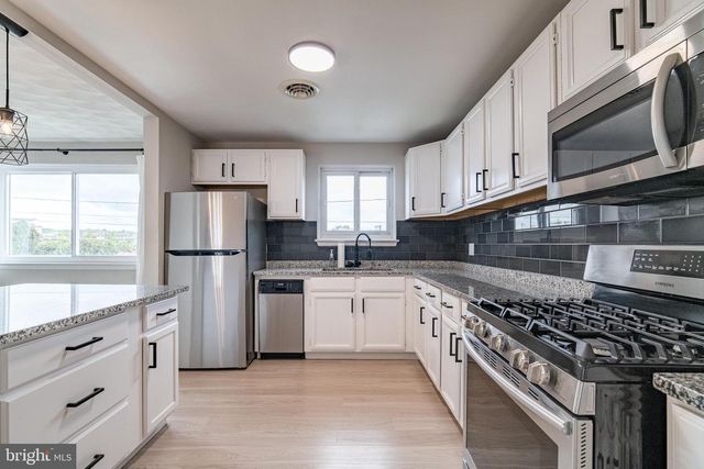 907 MARBROOK LN, York, PA 17404