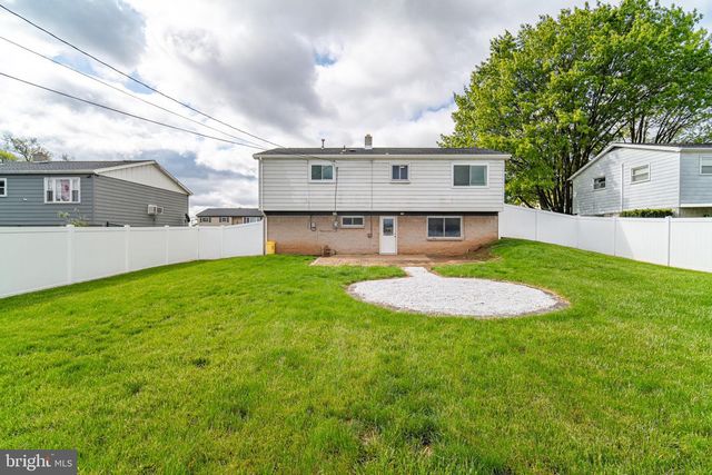 907 MARBROOK LN, York, PA 17404