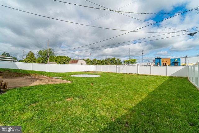 907 MARBROOK LN, York, PA 17404