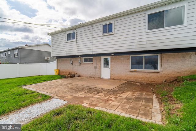 907 MARBROOK LN, York, PA 17404