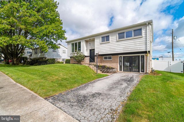 907 MARBROOK LN, York, PA 17404