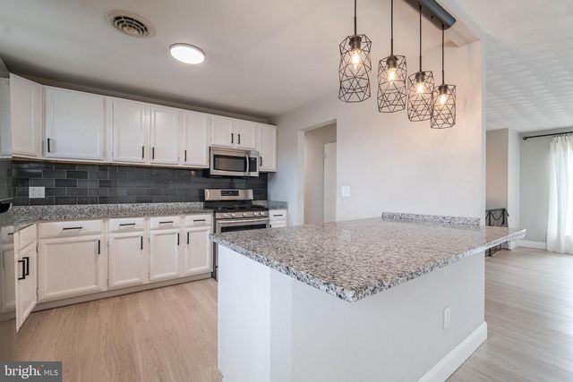 907 MARBROOK LN, York, PA 17404