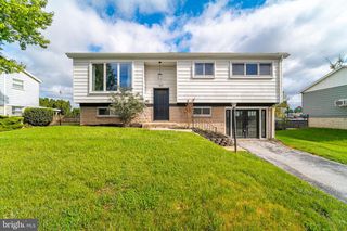 907 MARBROOK LN, York, PA 17404