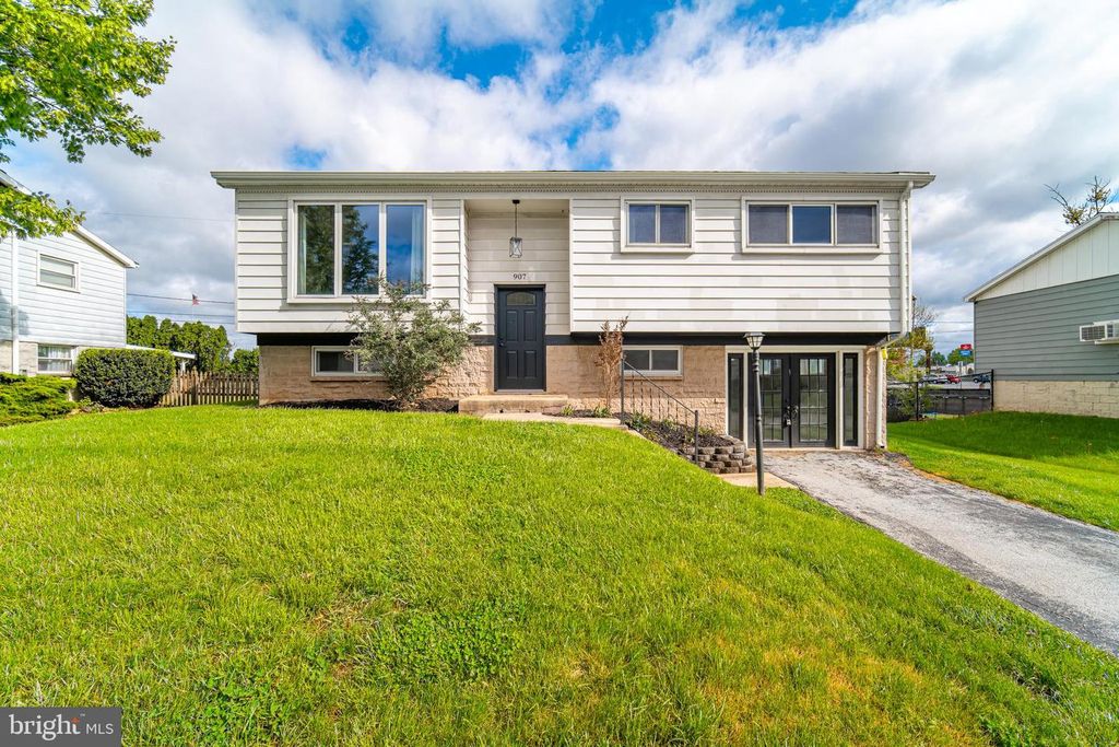 907 MARBROOK LN, York, PA 17404