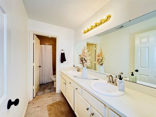 11927 W Vita Circle, Houston, TX 77070