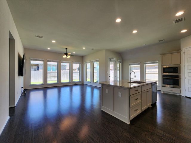 522 Jefferson DR, Kyle, TX 78640