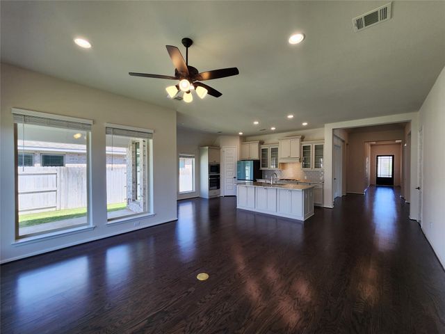 522 Jefferson DR, Kyle, TX 78640