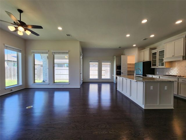 522 Jefferson DR, Kyle, TX 78640