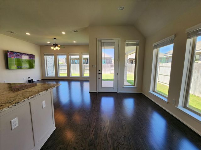 522 Jefferson DR, Kyle, TX 78640