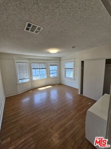 1822 S Oxford Avenue, Los Angeles, CA 90006