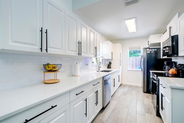 3419 W Lake Drive, Fort Pierce, FL 34982