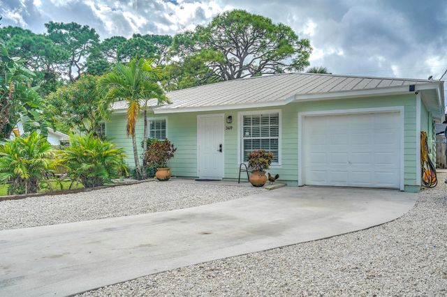 3419 W Lake Drive, Fort Pierce, FL 34982